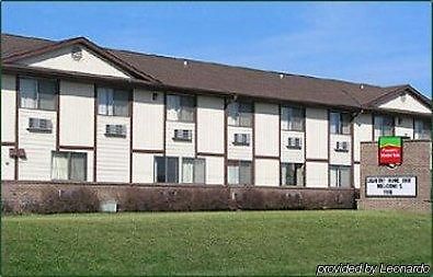 Cobblestone Inn & Suites - Trenton Extérieur photo